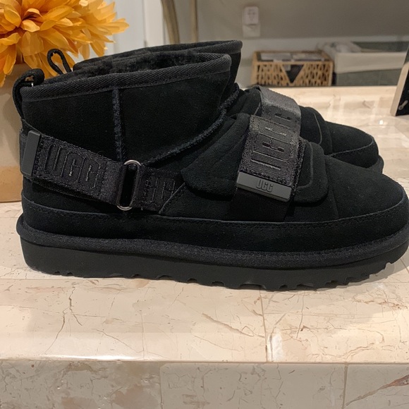 SOLD! NWOT, UGG Classic Ultra Mini Hybrid - Picture 9 of 10